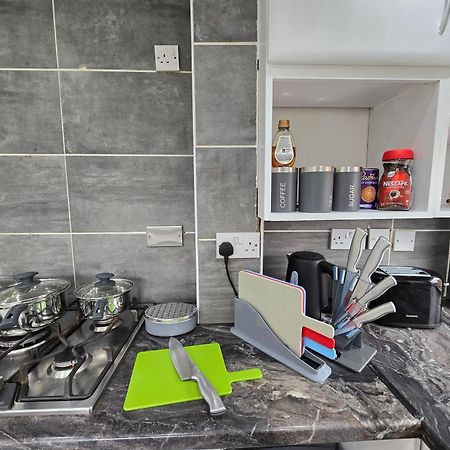 Lausory King Bed Living Your Luxe Home Away Nottingham Dış mekan fotoğraf