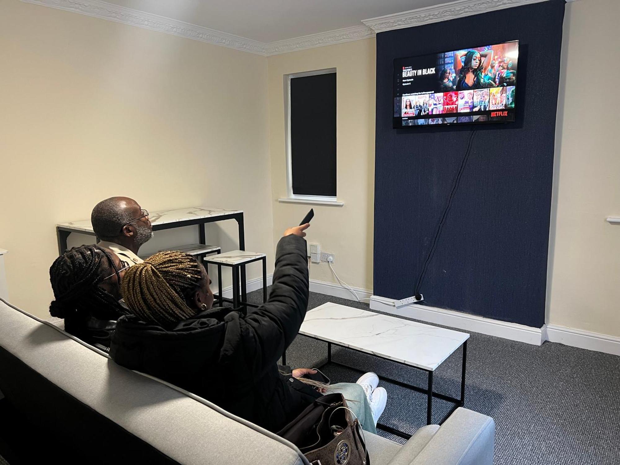 Lausory King Bed Living Your Luxe Home Away Nottingham Dış mekan fotoğraf