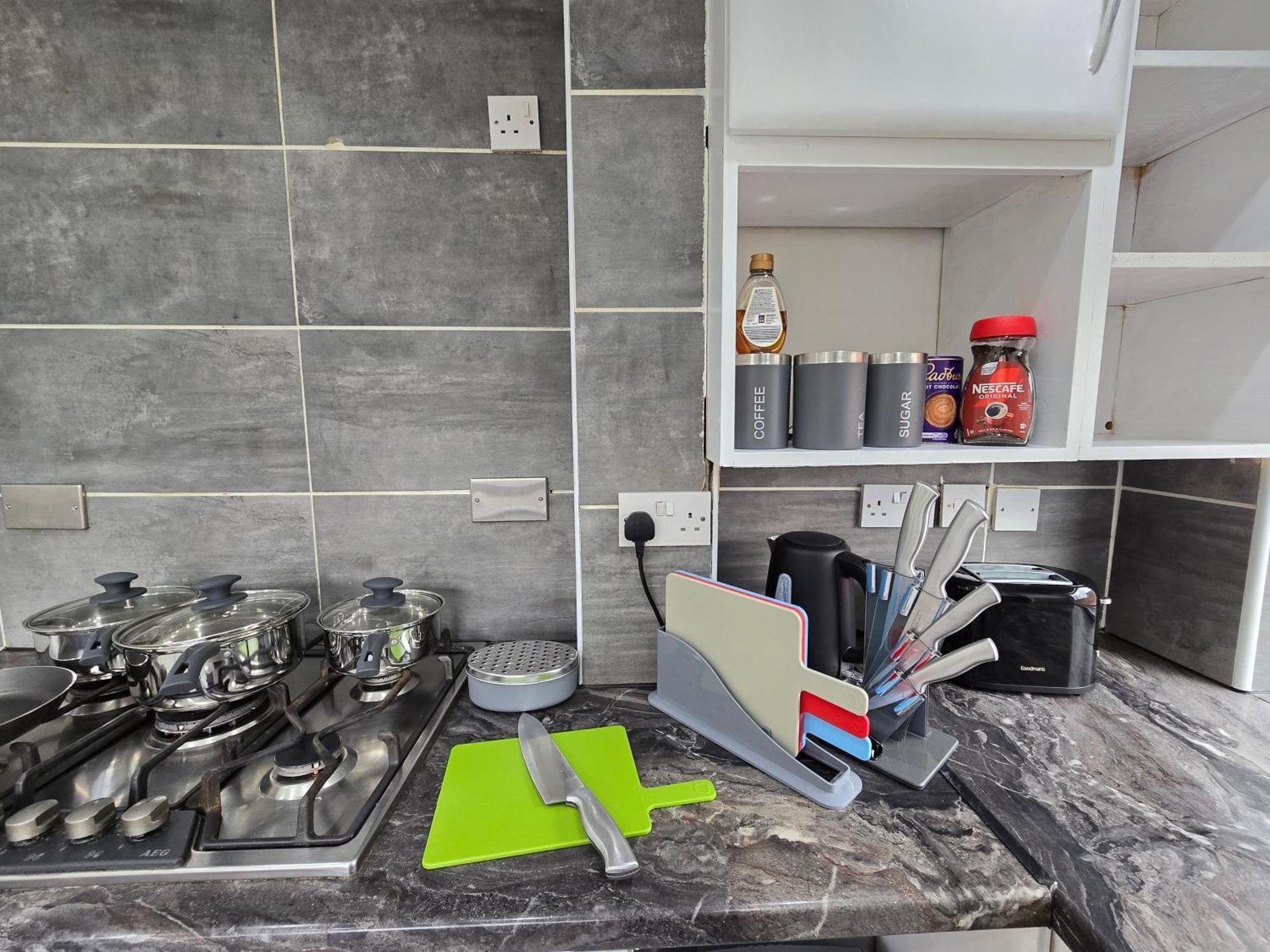 Lausory King Bed Living Your Luxe Home Away Nottingham Dış mekan fotoğraf