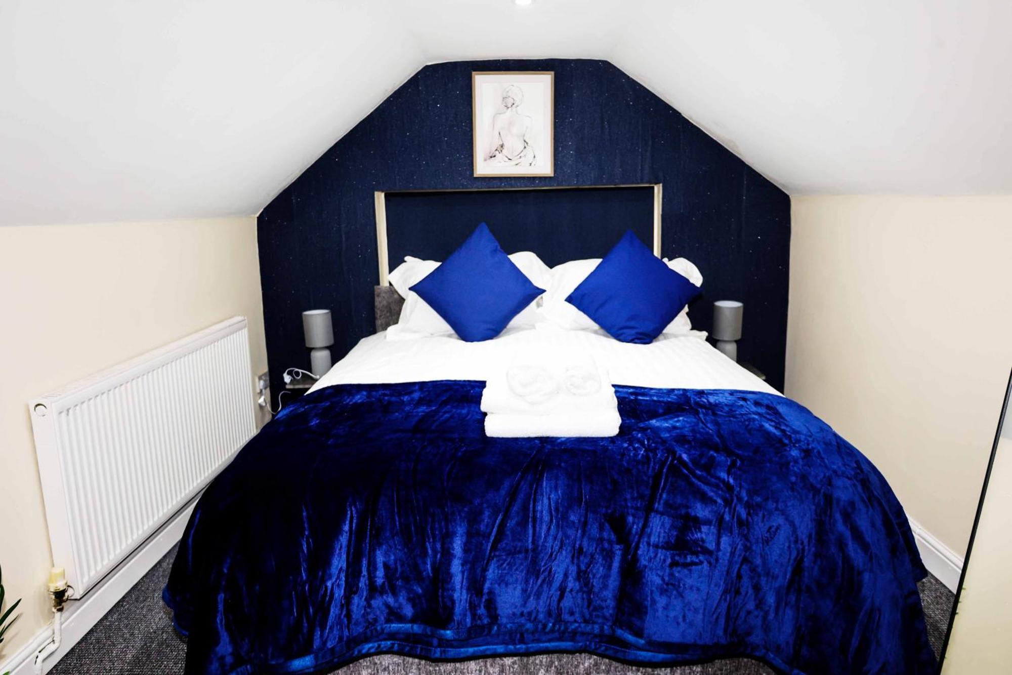 Lausory King Bed Living Your Luxe Home Away Nottingham Dış mekan fotoğraf