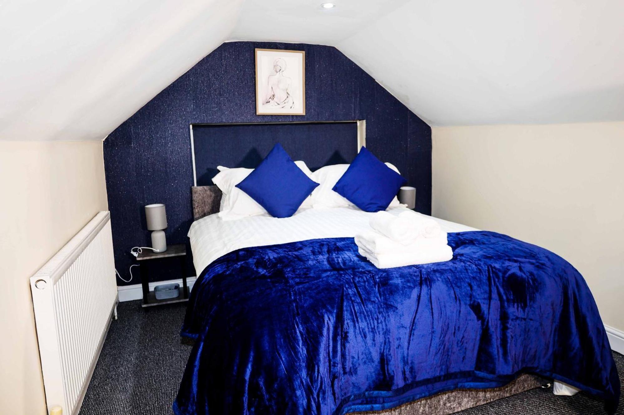 Lausory King Bed Living Your Luxe Home Away Nottingham Dış mekan fotoğraf
