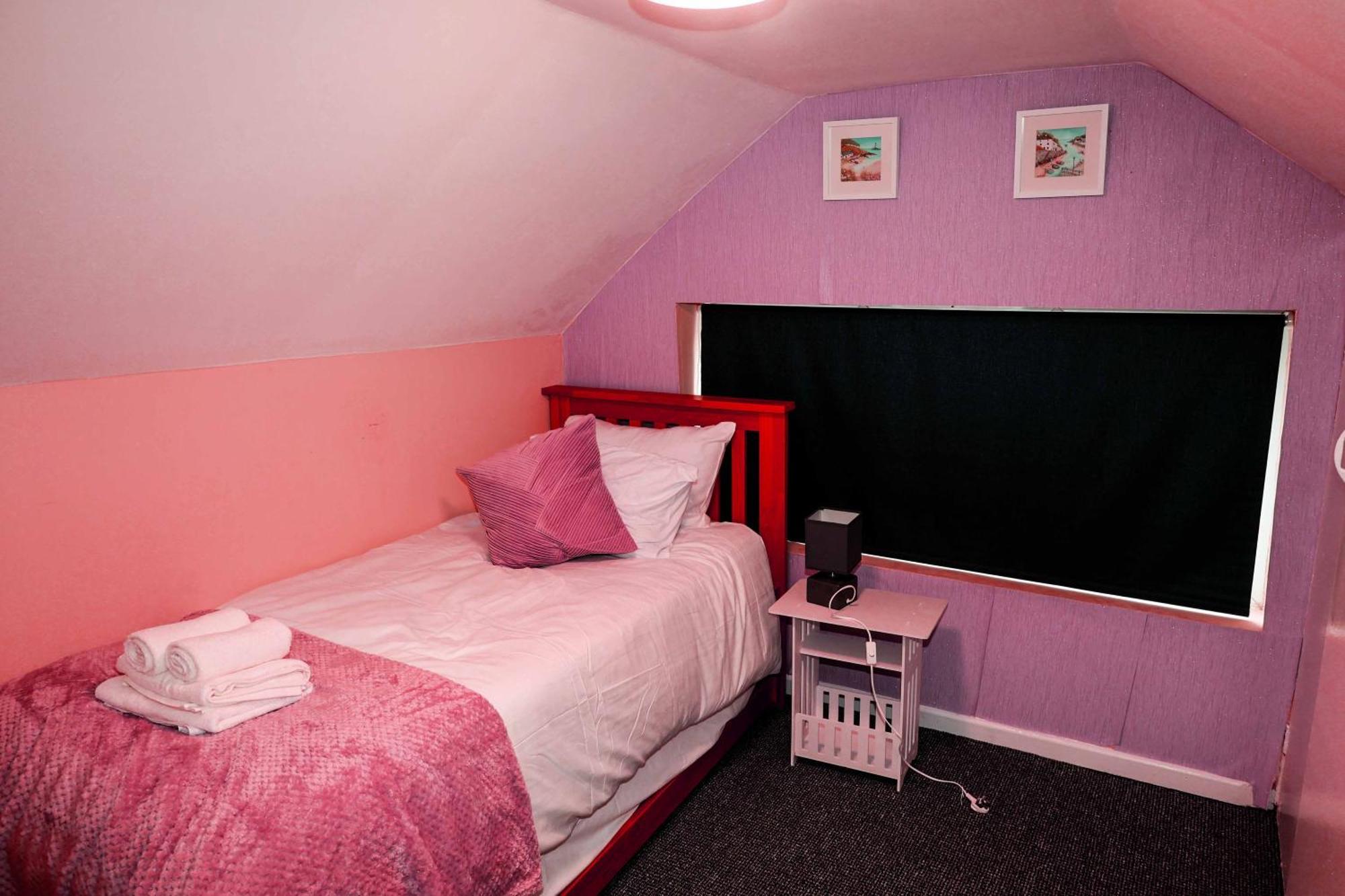 Lausory King Bed Living Your Luxe Home Away Nottingham Dış mekan fotoğraf