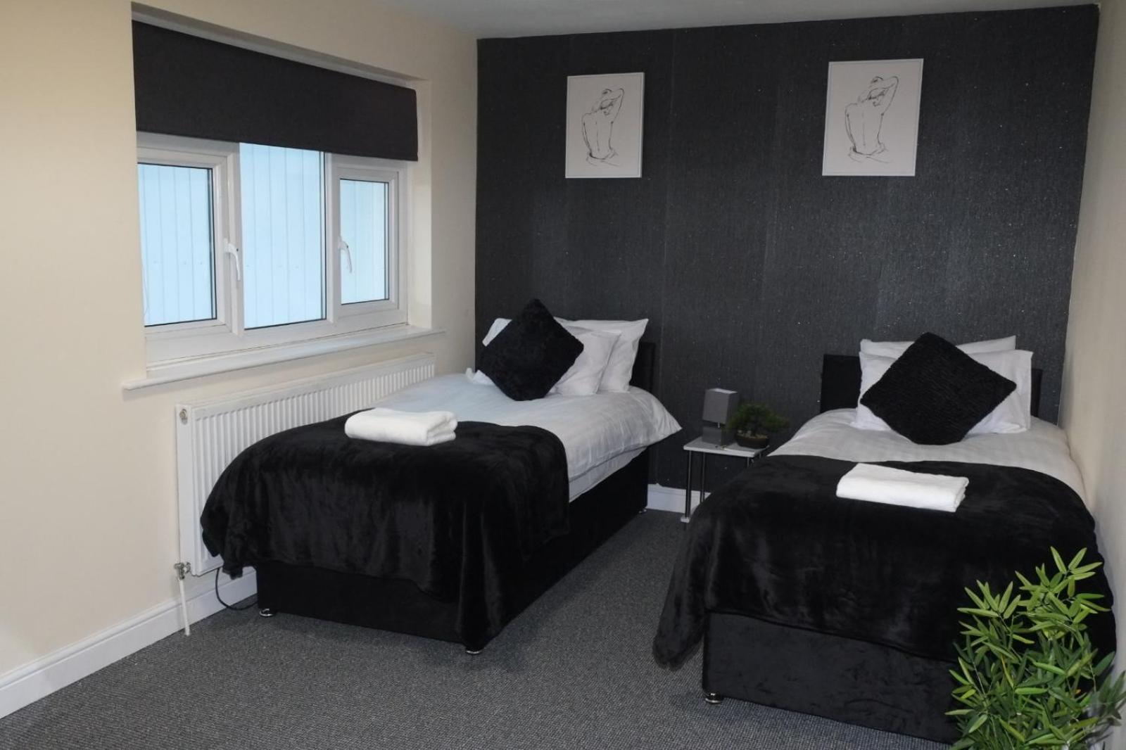 Lausory King Bed Living Your Luxe Home Away Nottingham Dış mekan fotoğraf