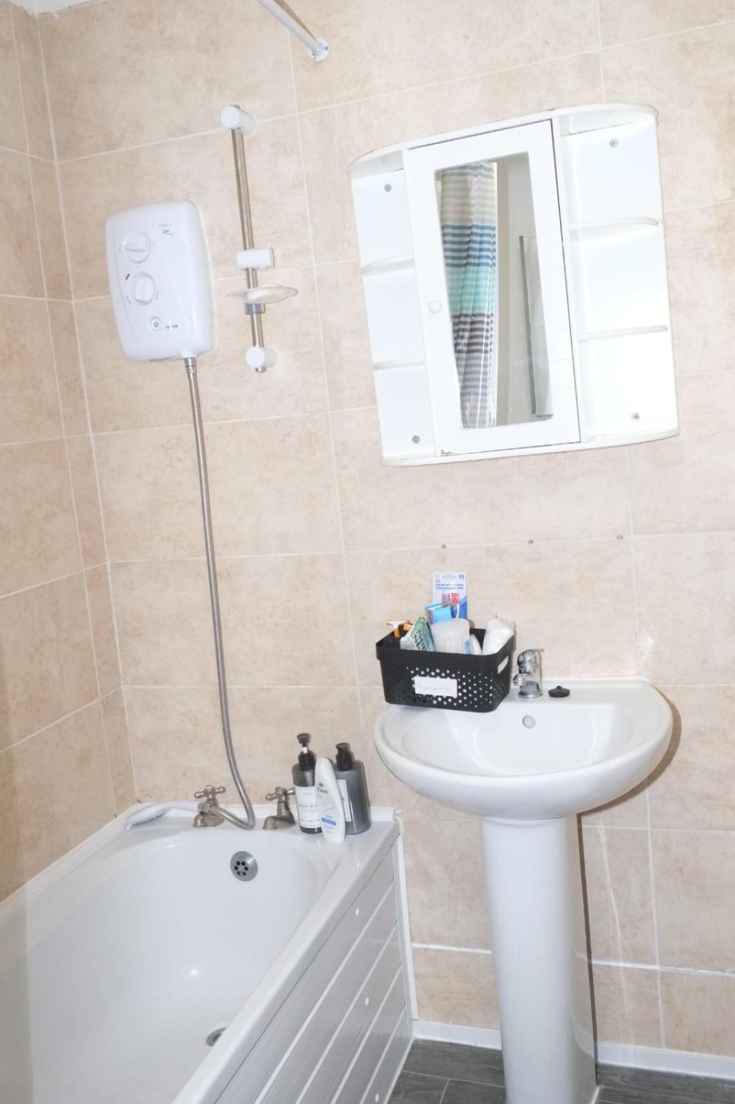 Lausory King Bed Living Your Luxe Home Away Nottingham Dış mekan fotoğraf