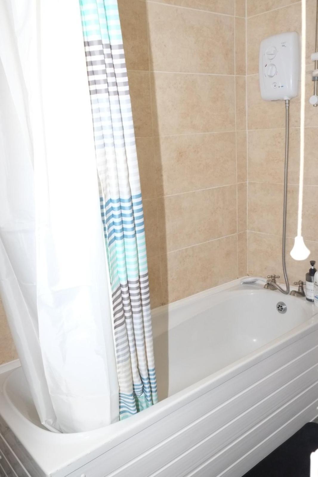 Lausory King Bed Living Your Luxe Home Away Nottingham Dış mekan fotoğraf