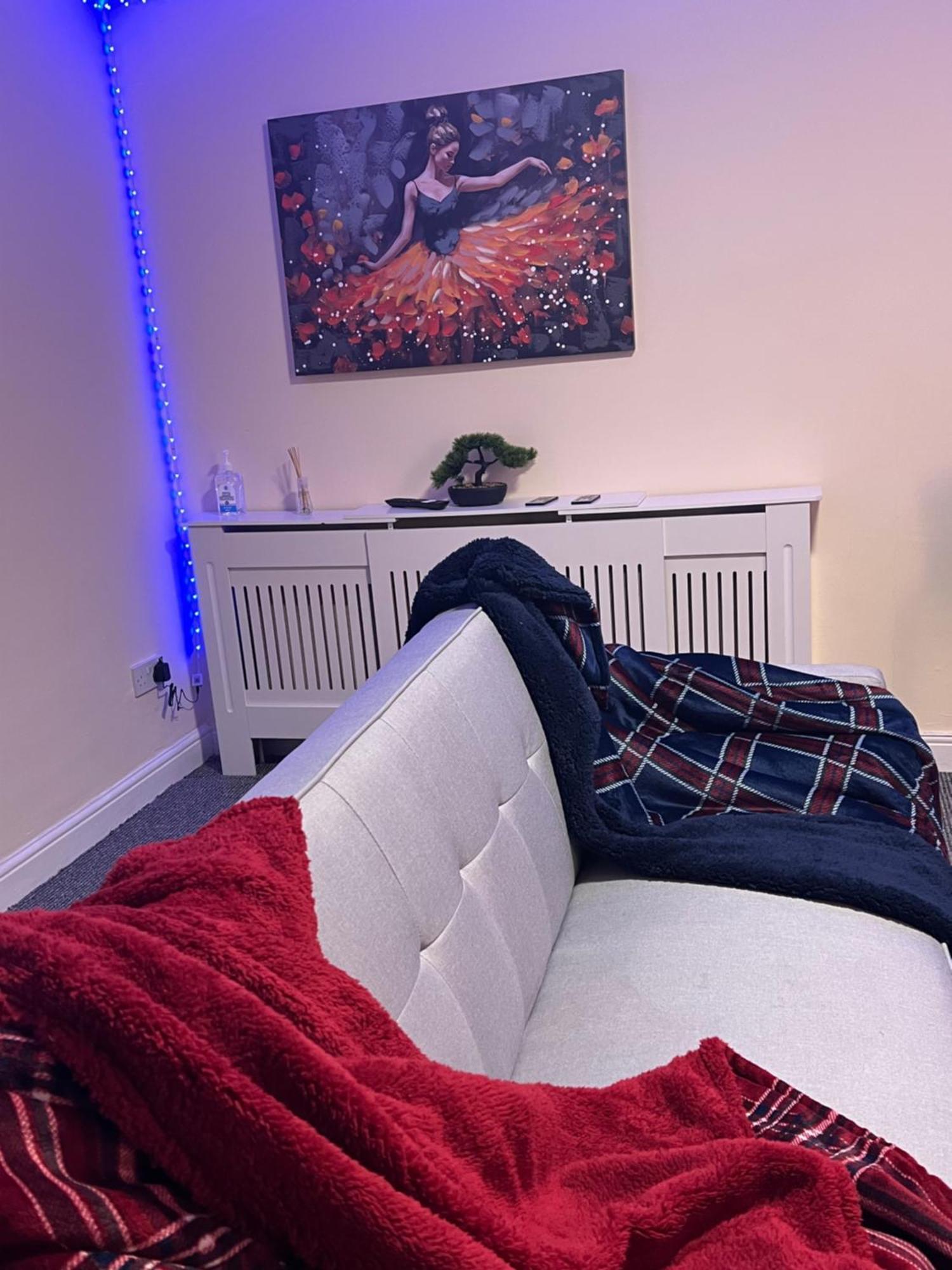 Lausory King Bed Living Your Luxe Home Away Nottingham Dış mekan fotoğraf