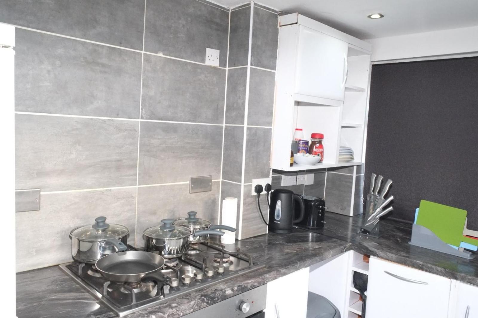 Lausory King Bed Living Your Luxe Home Away Nottingham Dış mekan fotoğraf